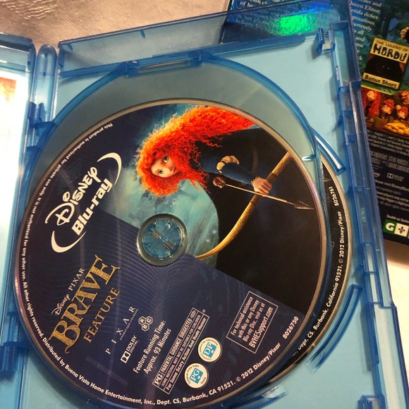Brave Collectors Edition blue ray plus DVD bonus features 2012 - Picture 4 of 7